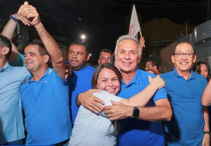 Paulo Roberto realiza caminhada no bairro do Amparo, em Vitória de Santo Antão